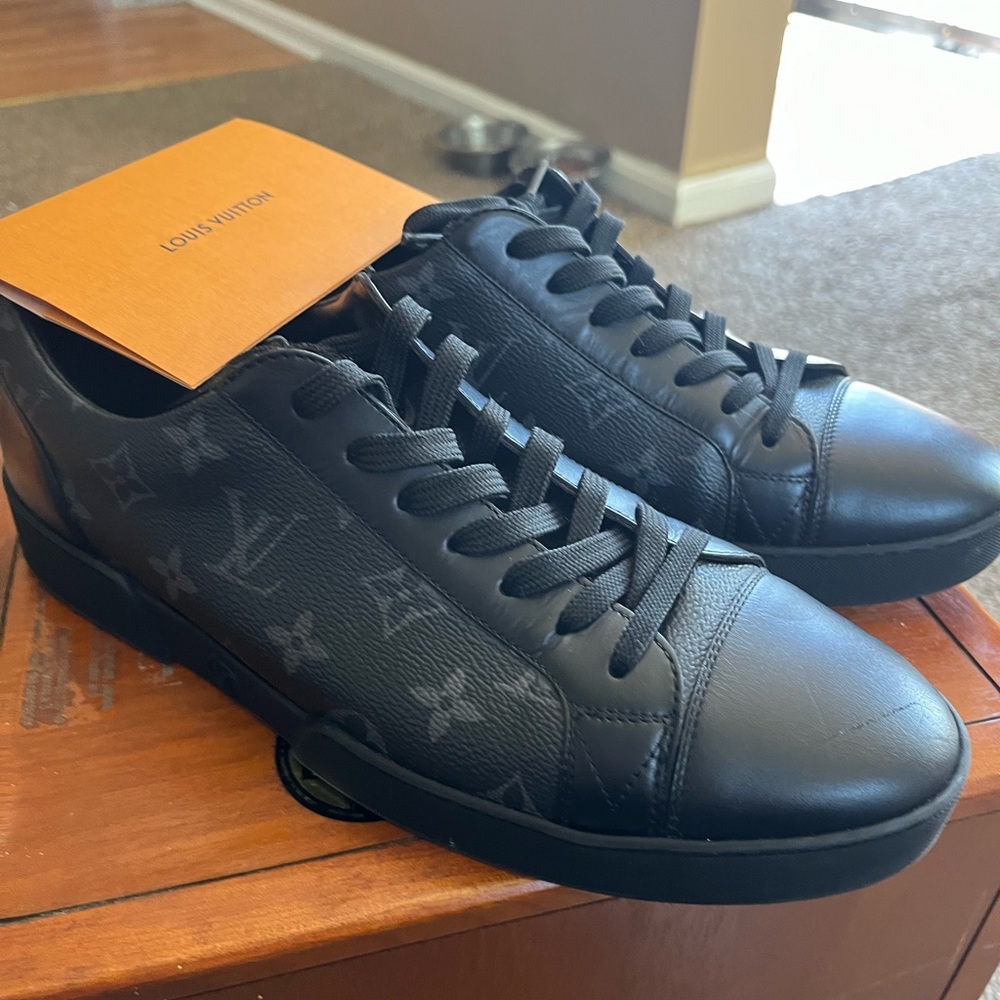 Louis Vuitton Men’s size 7.5 shoe. In Good condition